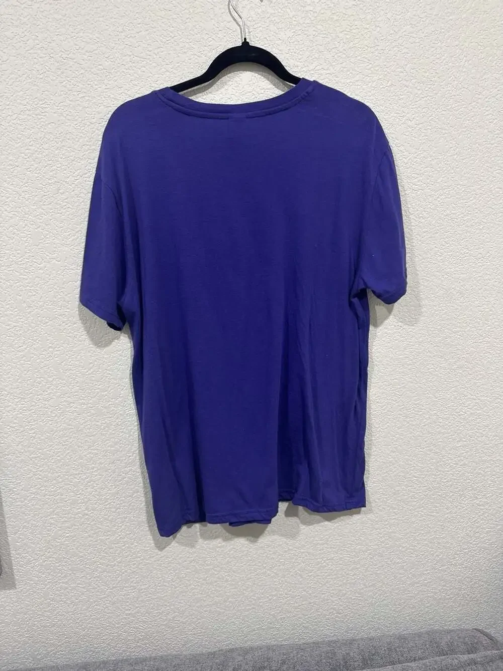 Stranger Things Dustin Henderson 'Byte Off' Purple Graphic T-Shirt Adult Size L - Picture 8 of 9